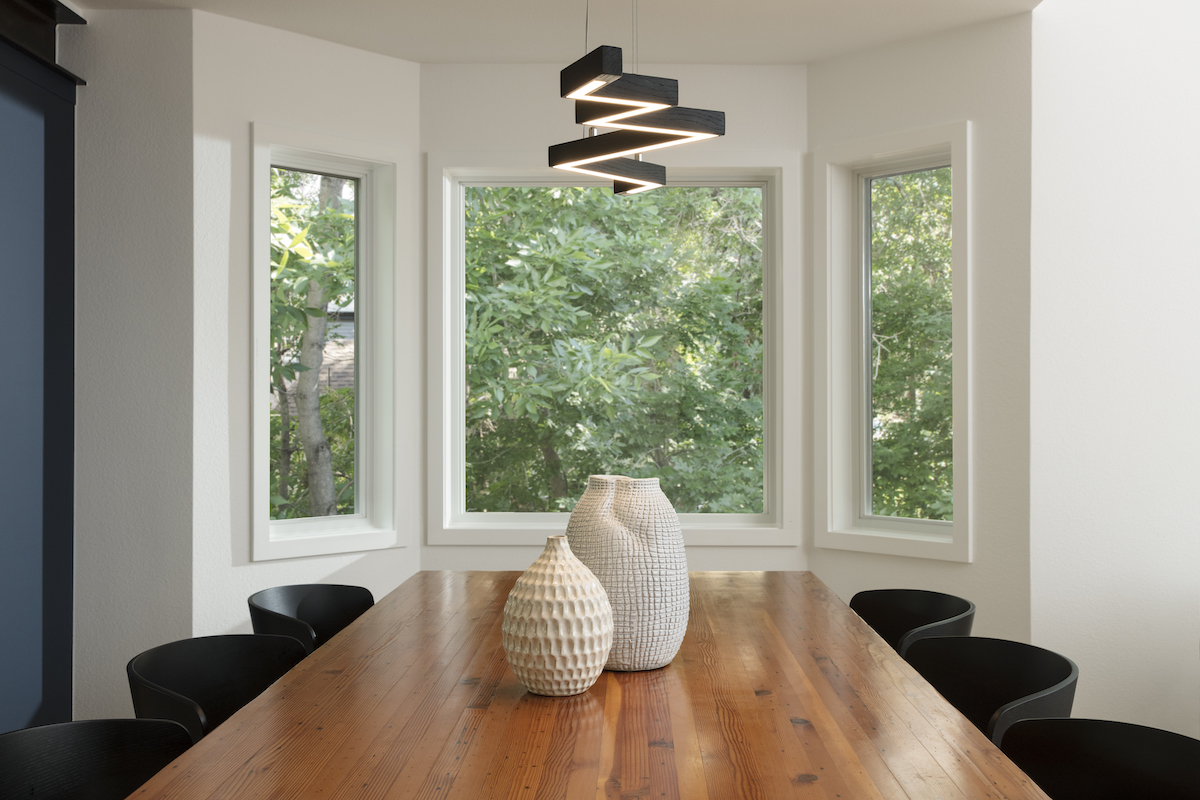 dining-room-table-interior-design-decorative-vases