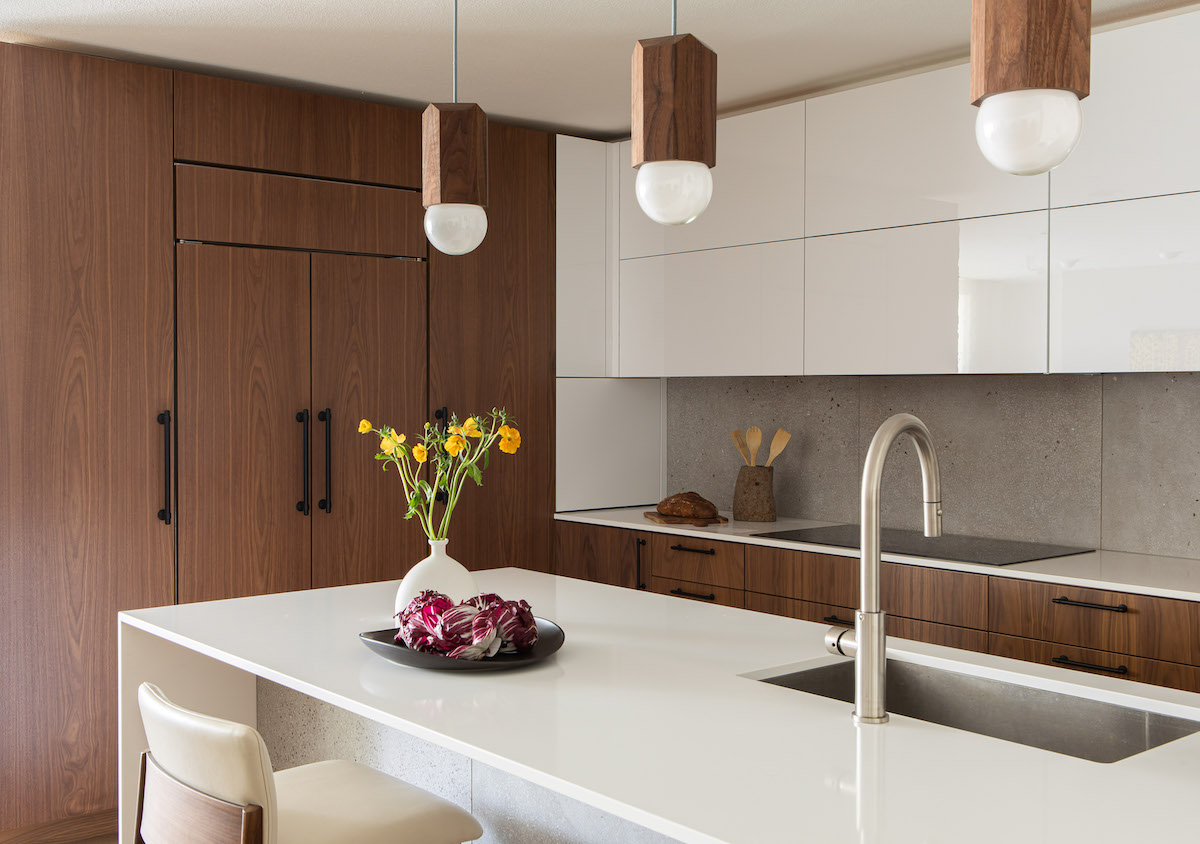 boulder-co-kitchen-design-studio-strongwater-white-island-wood-light-fixtures